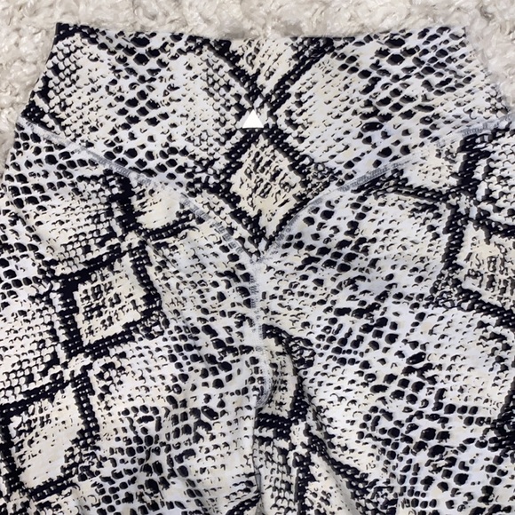 The Ascend Pant-Python - Picture 3 of 3